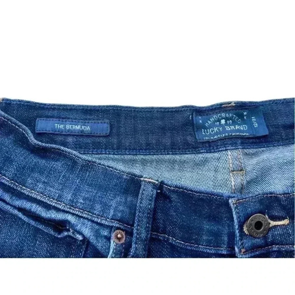 Women’s Lucky Brand Dark Wash Bermuda Stretch Shorts• Size 12/31•Preowned• - Picture 3 of 9